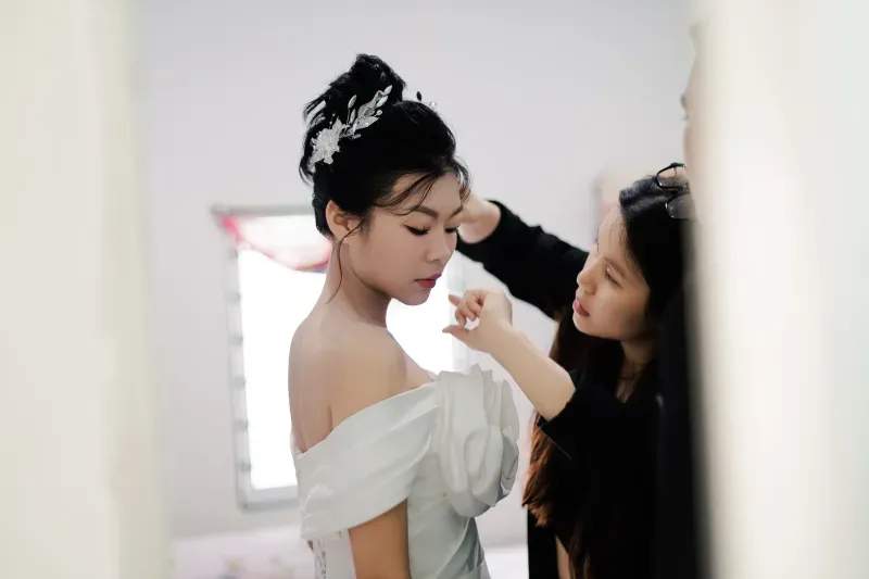 Wimpern- und Brow-Looks, die Ihren Alltag erleichtern